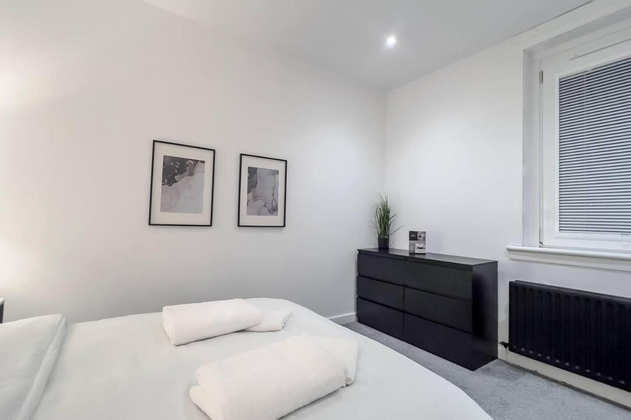 Stunning Luxury Apartment Near Motherwell Wishaw  Exterior photo